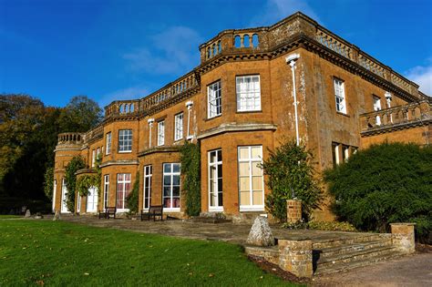 bell tudor hall|Bell Tudor Hall (Banbury, UK) .